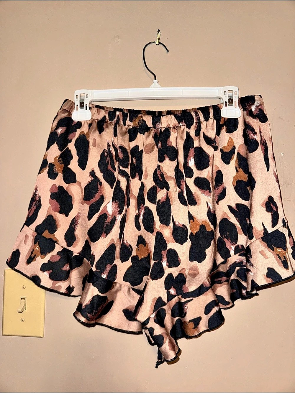 Day & Night Animal Print Ruffle Shorts - Picture 2 of 3